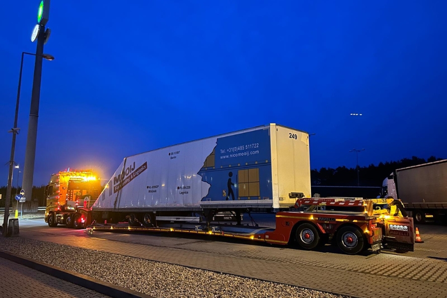 Transport niskopodwoziowy naczep za granicą - Niemcy, Austria