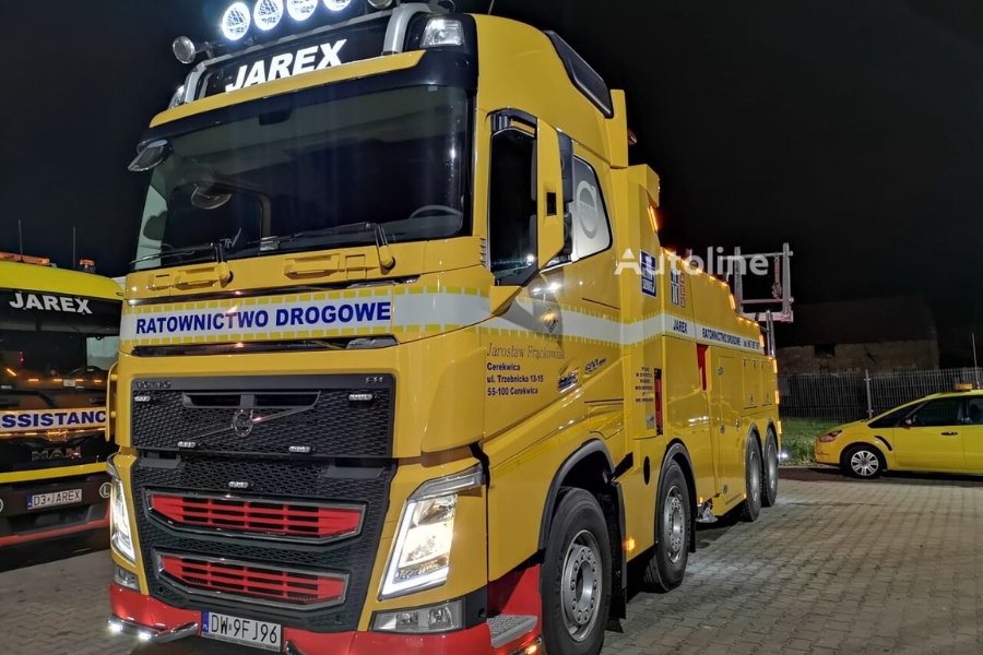 Sprzedajemy nasz holownik Volvo FH500 – Idealny do transportu wymagających pojazdów!